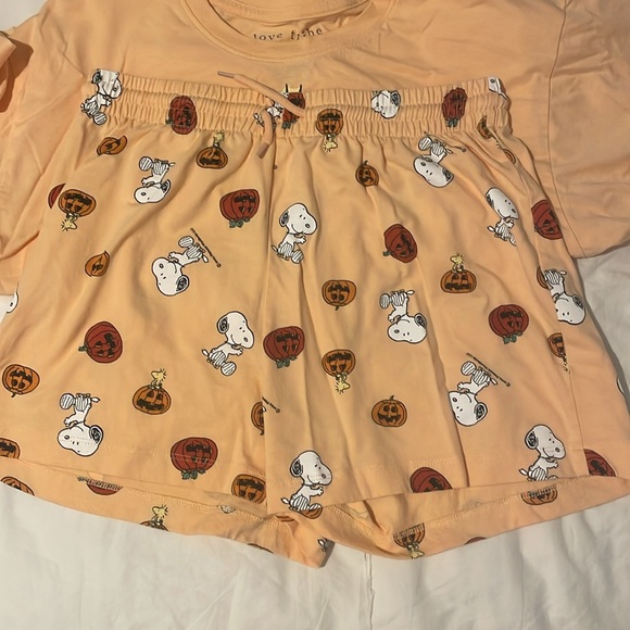 Snoopy Haloween pajamas - Picture 2 of 3